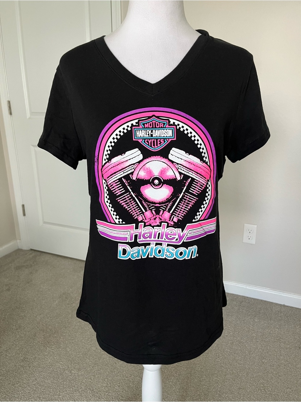 NWOT Harley-Davidson Pink and Black V-Neck Tee Size Small